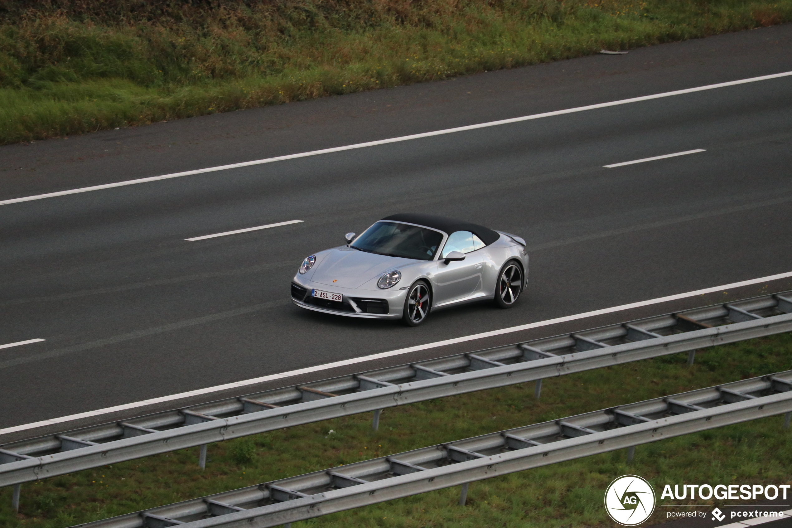 Porsche 992 Carrera 4S Cabriolet