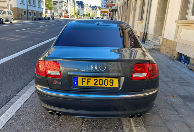 Audi S8 D3