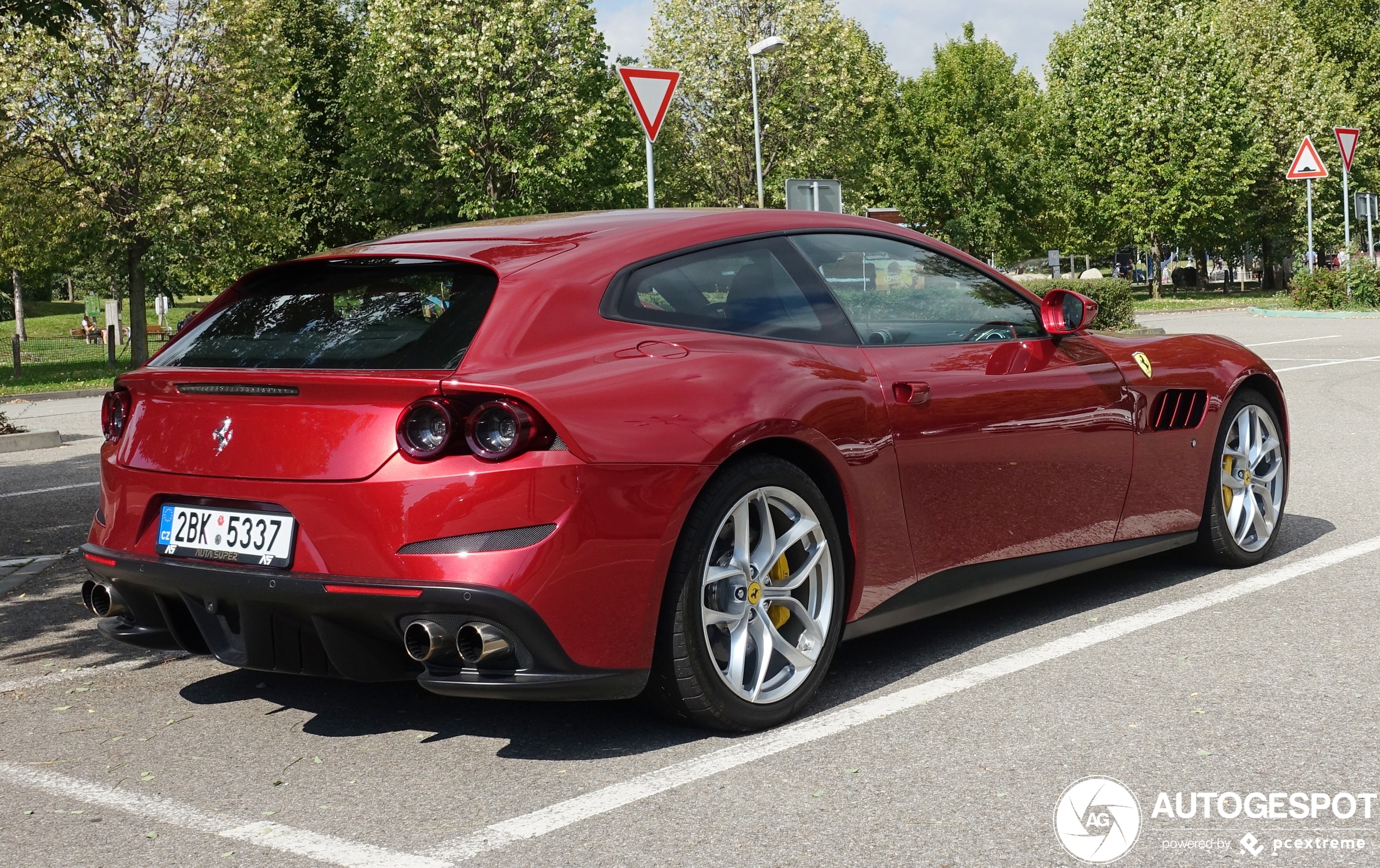 Ferrari GTC4Lusso T