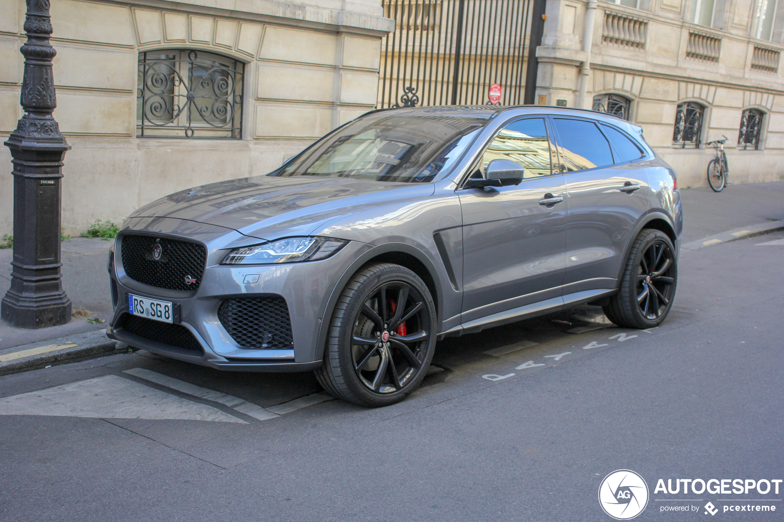 Jaguar F-PACE SVR