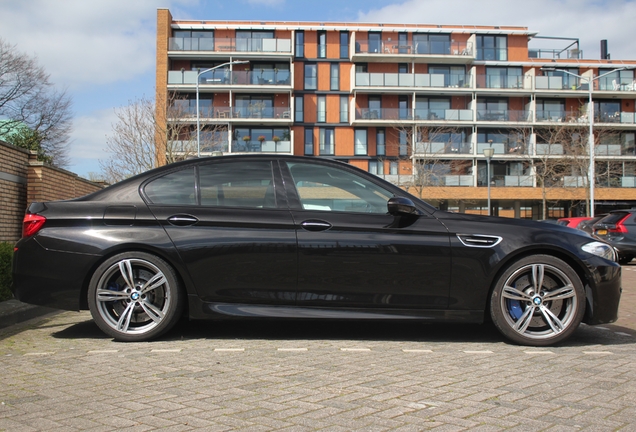 BMW M5 F10 2011