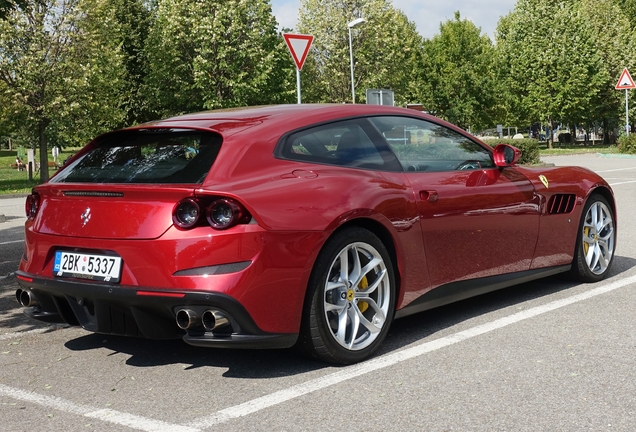 Ferrari GTC4Lusso T