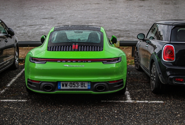 Porsche 992 Carrera 4S