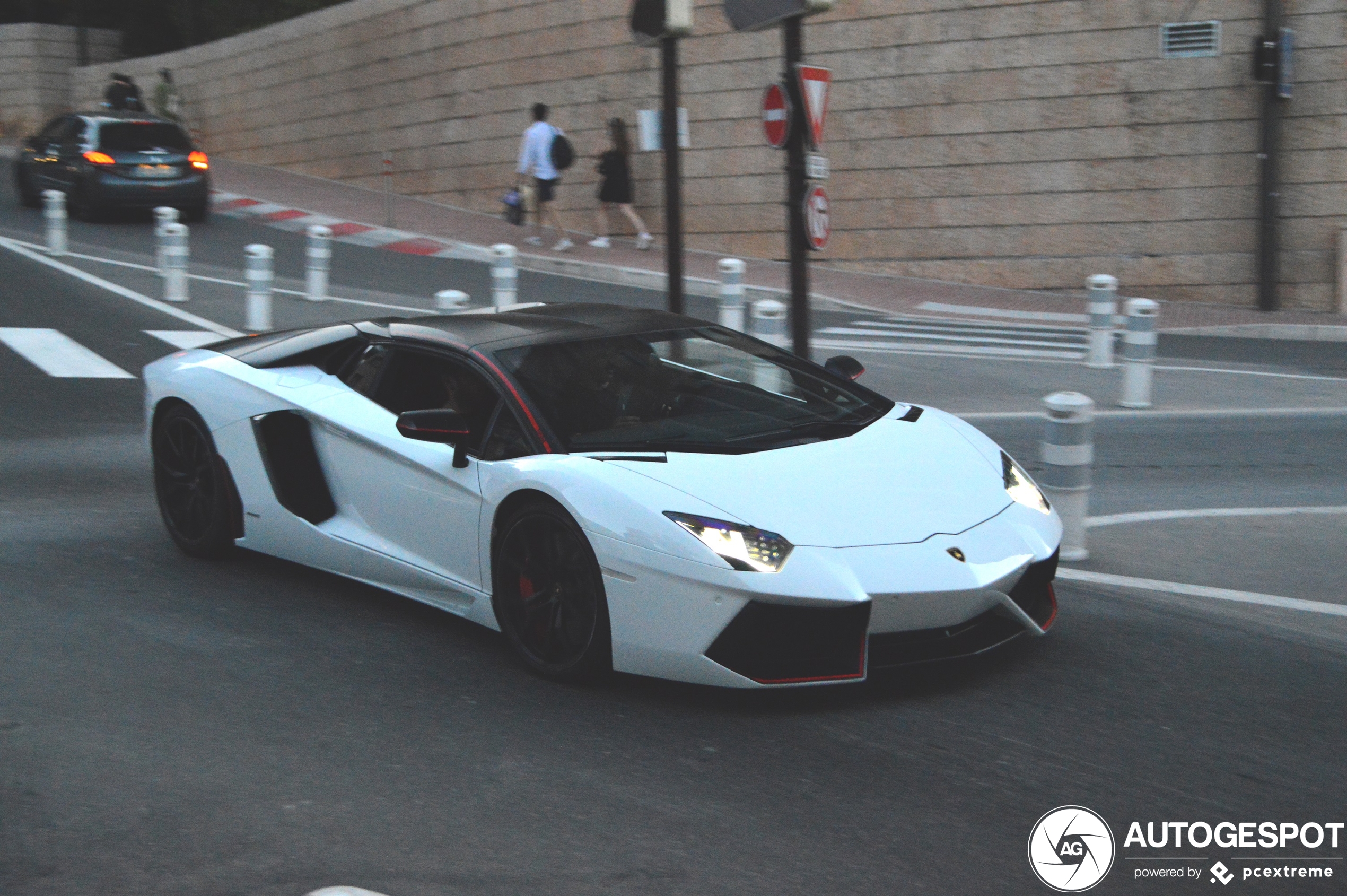 Lamborghini Aventador LP700-4 Roadster Pirelli Edition