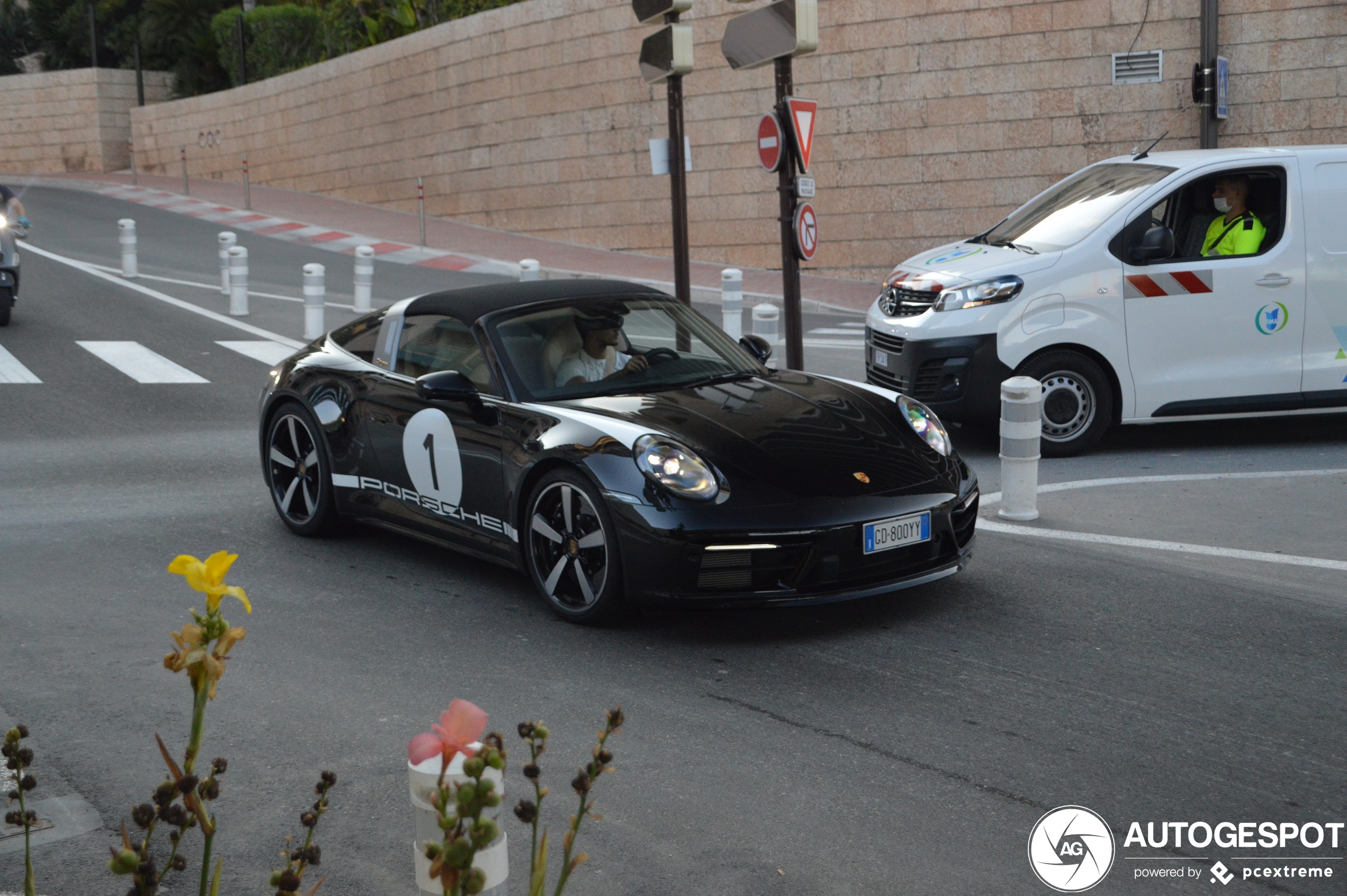 Porsche 992 Targa 4S Heritage Design Edition