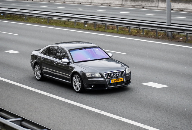 Audi S8 D3