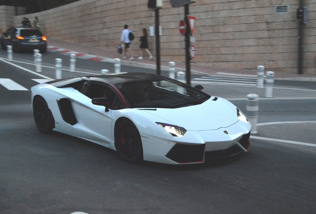 Lamborghini Aventador LP700-4 Roadster Pirelli Edition