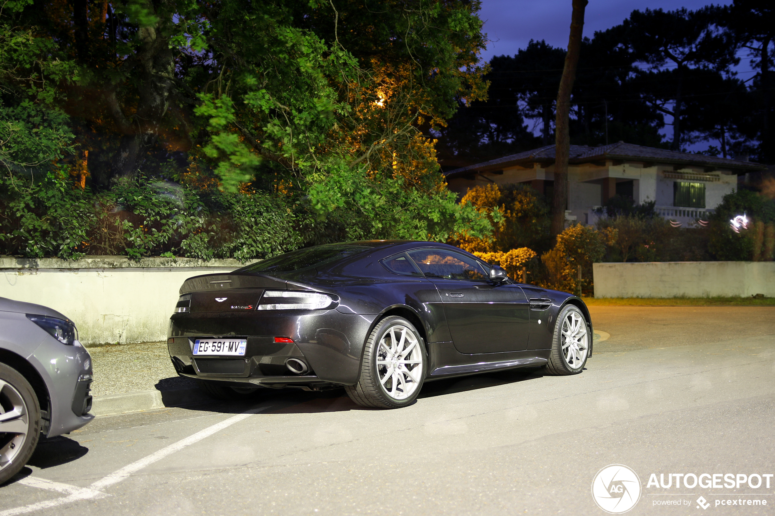 Aston Martin V12 Vantage S