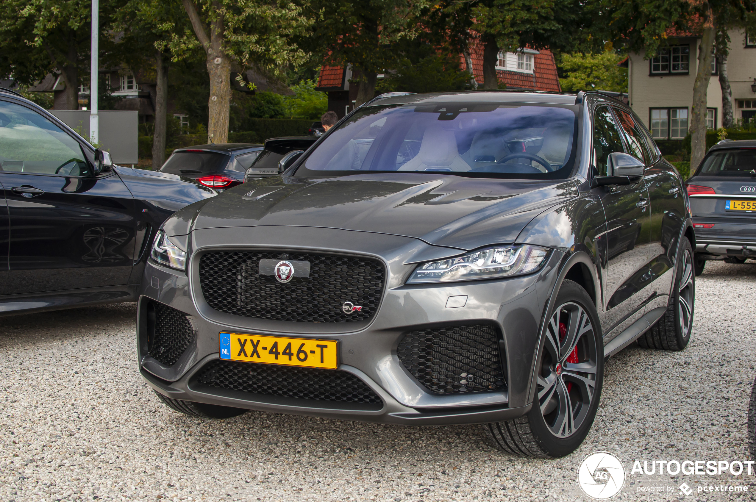 Jaguar F-PACE SVR