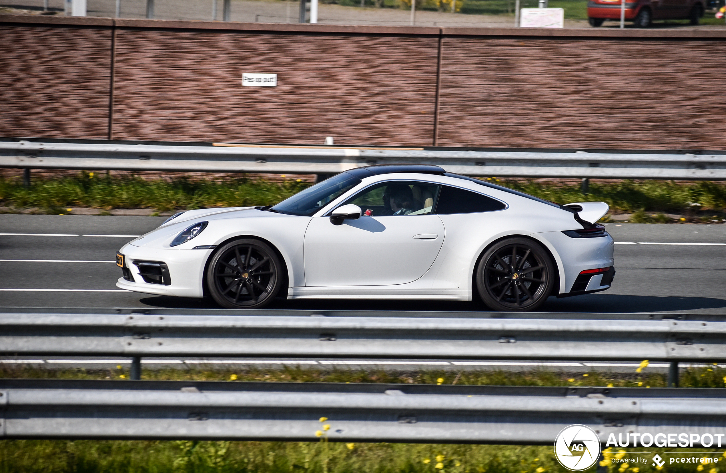 Porsche 992 Carrera 4S