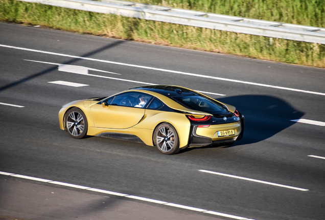 BMW i8 Protonic Frozen Yellow Edition