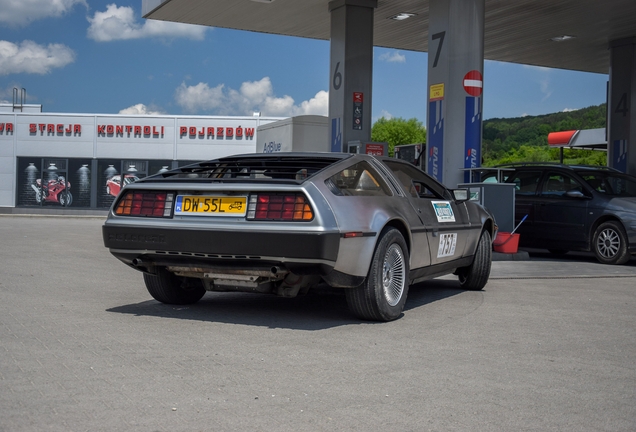 DeLorean DMC-12