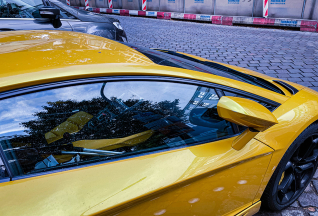 Lamborghini Aventador LP700-4