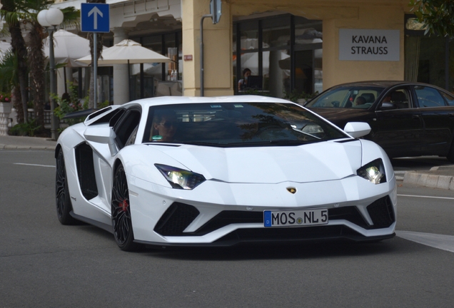 Lamborghini Aventador S LP740-4