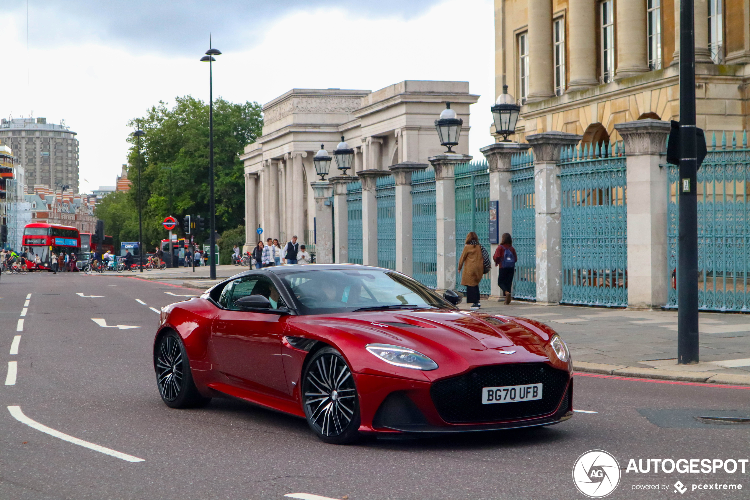 Aston Martin DBS Superleggera