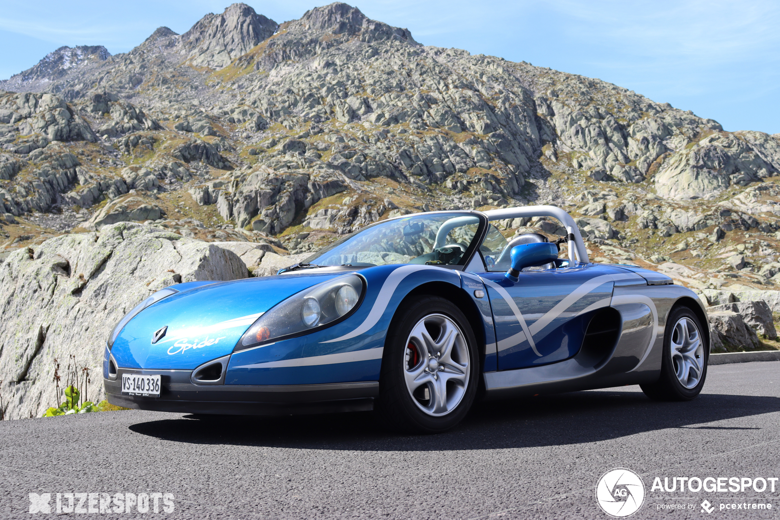 Renault Sport Spider knalt over de Gotthardpas