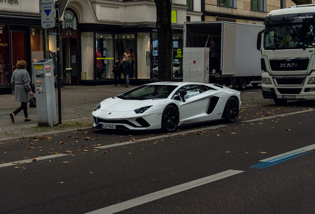 Lamborghini Aventador S LP740-4