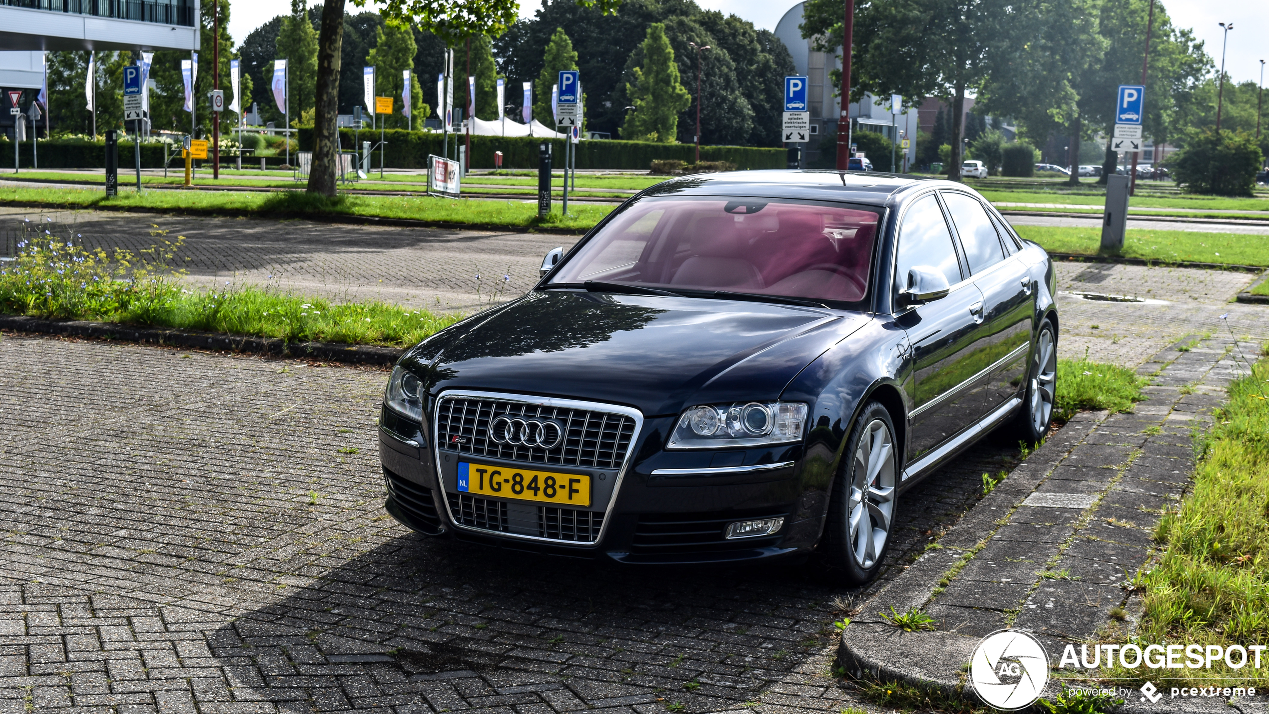 Audi S8 D3