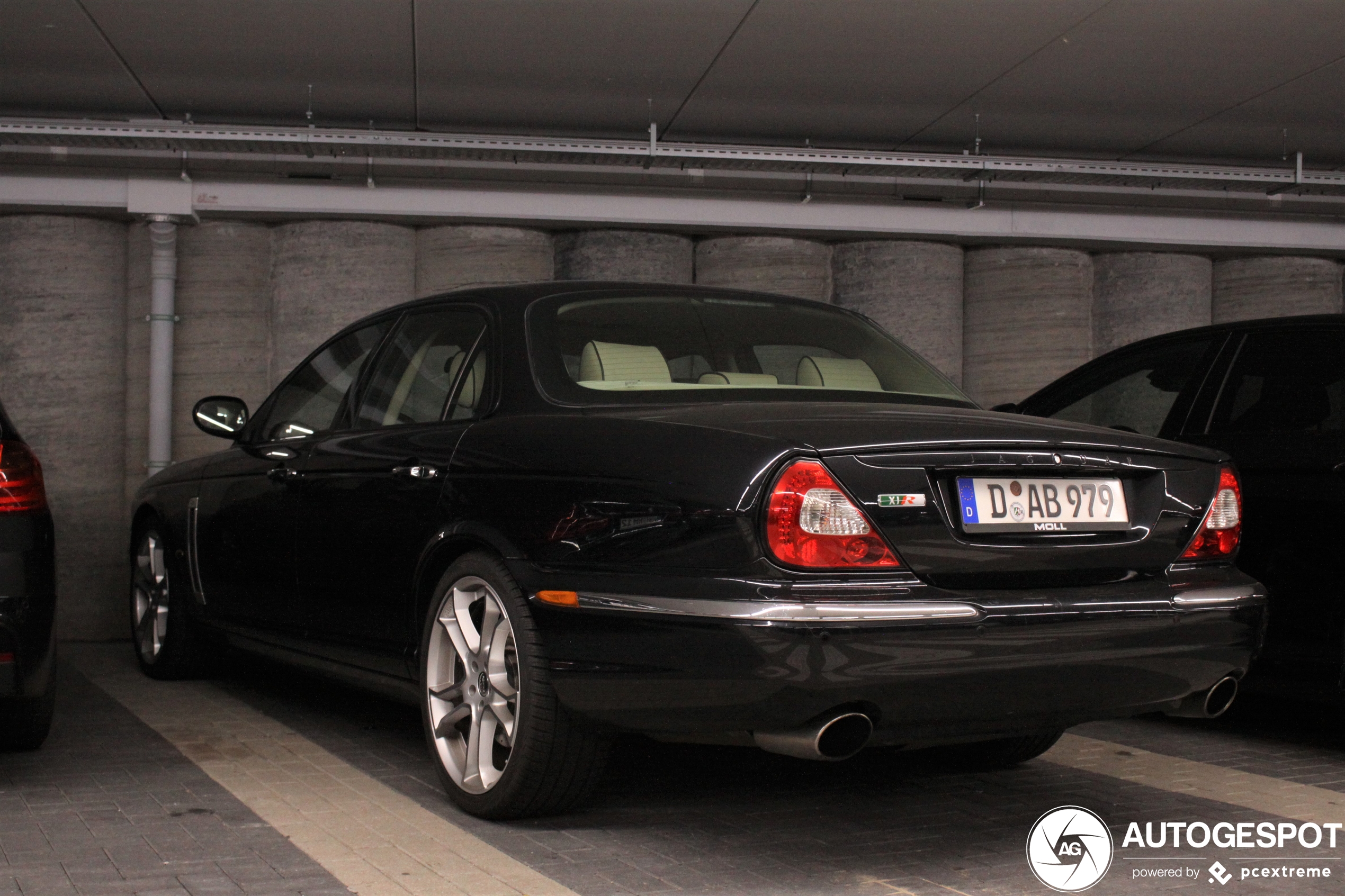 Jaguar XJR Portfolio