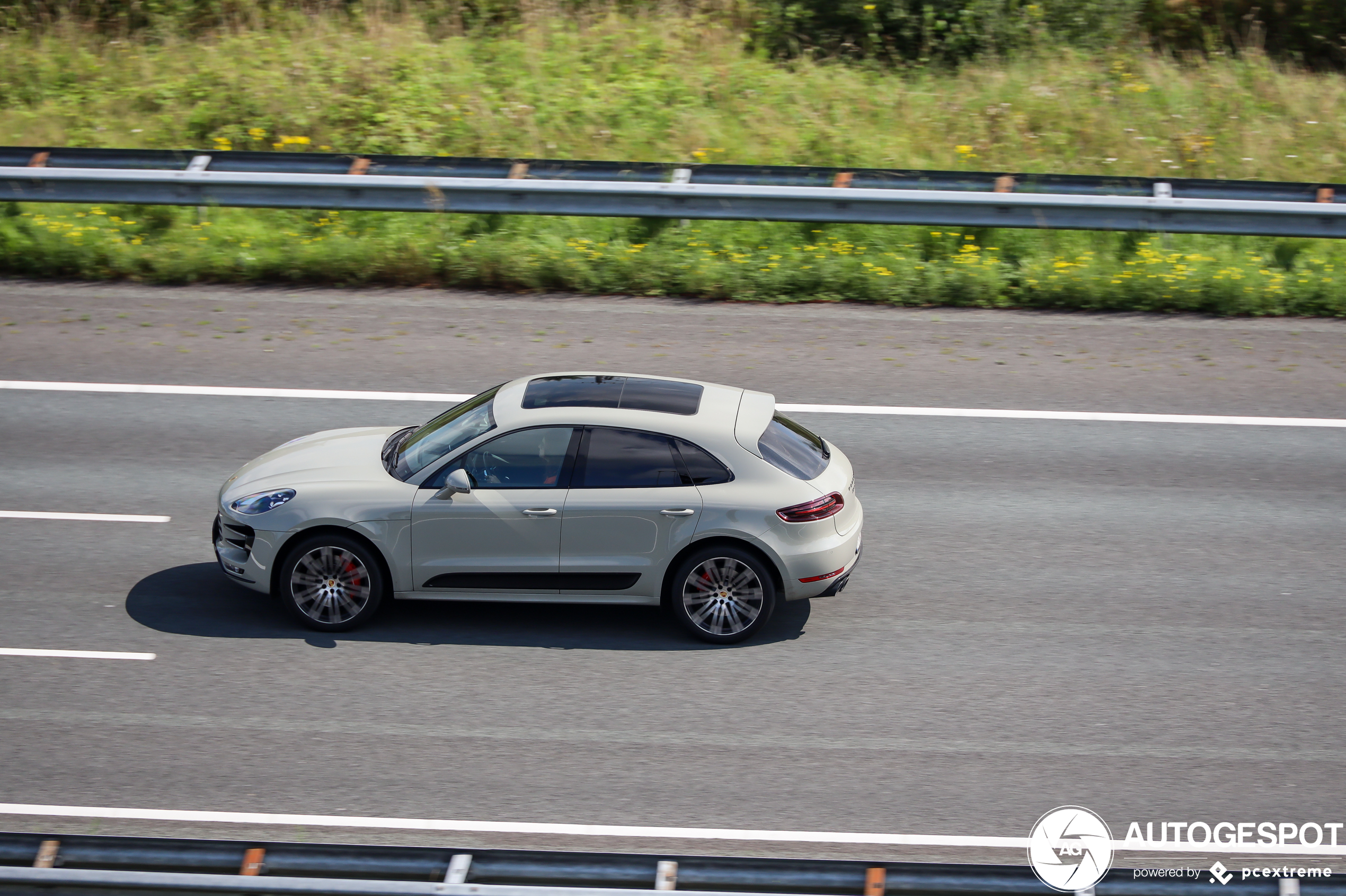 Porsche 95B Macan Turbo