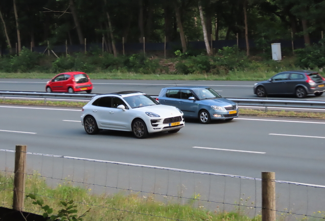 Porsche 95B Macan GTS