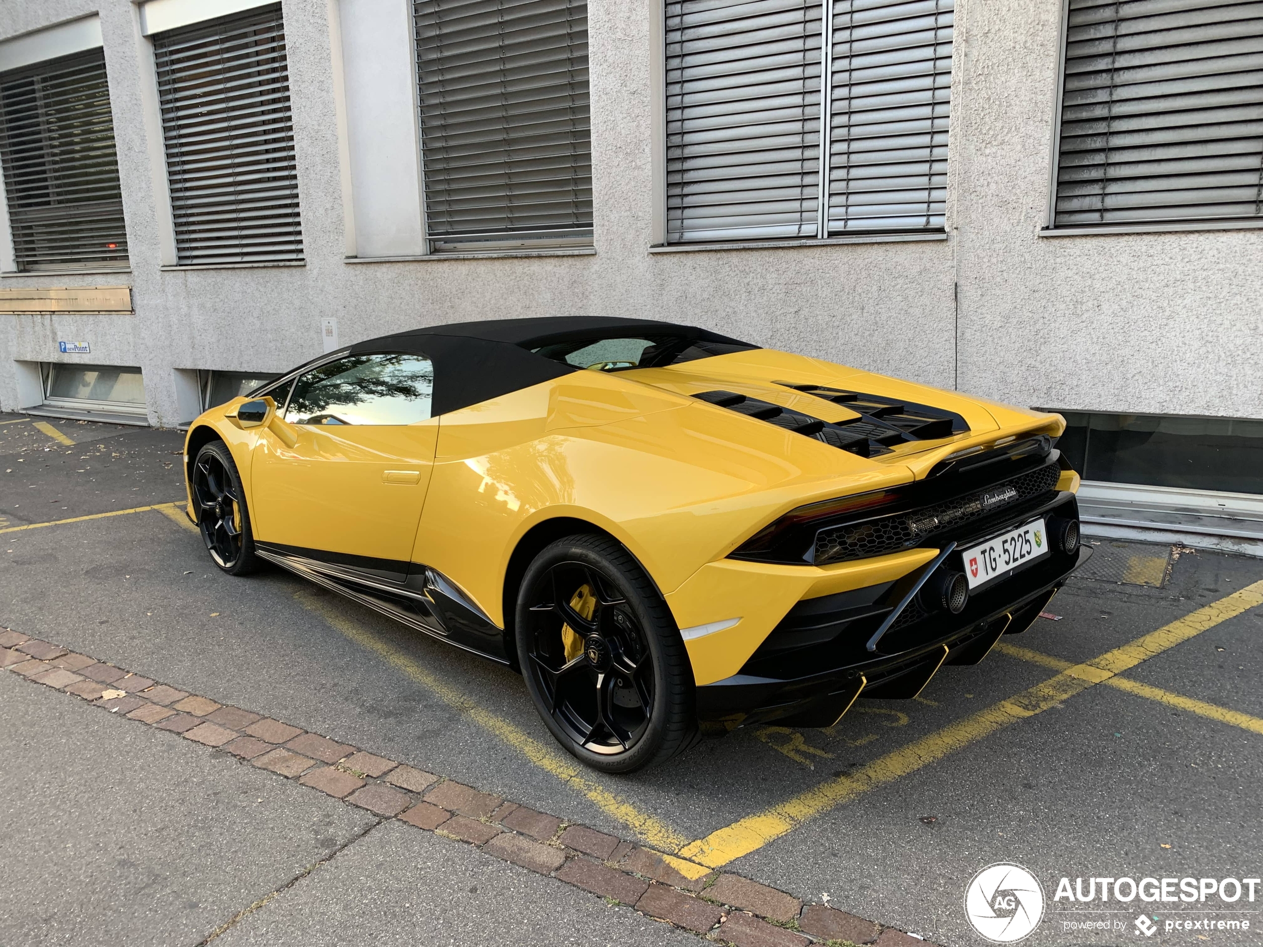 Lamborghini Huracán LP640-4 EVO Spyder