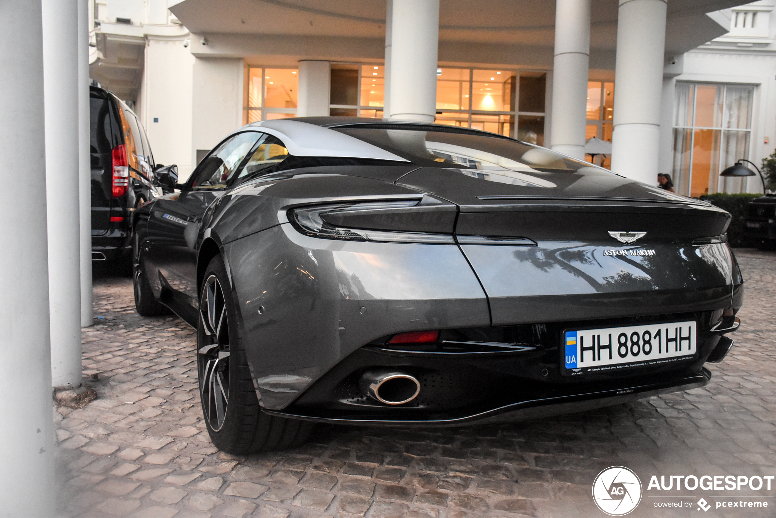 Aston Martin DB11