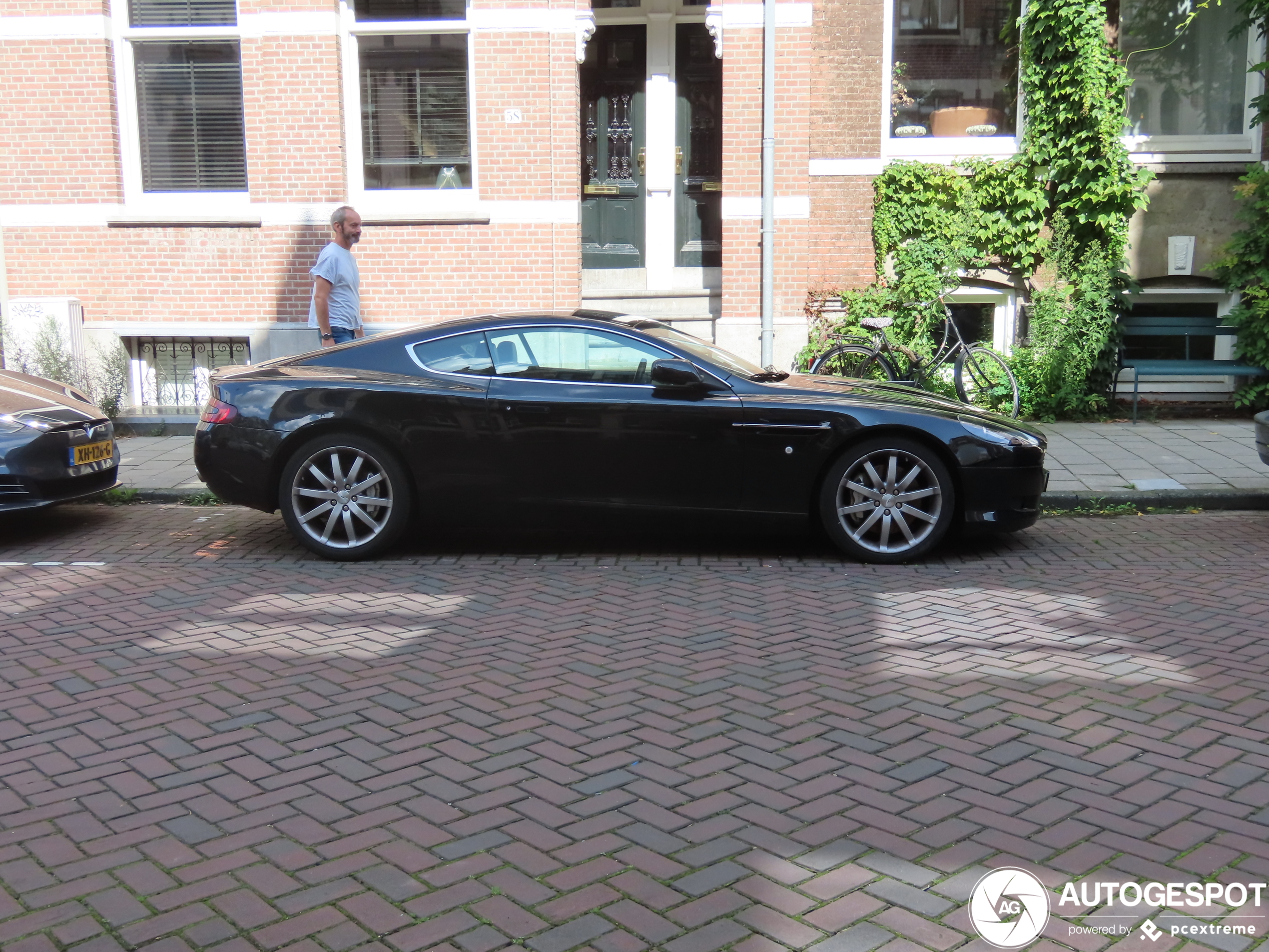 Aston Martin DB9