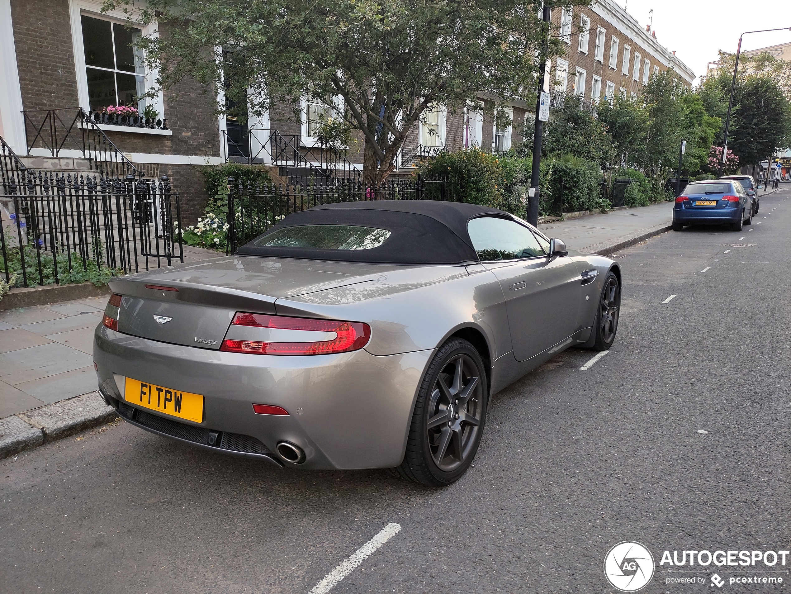 Aston Martin V8 Vantage Roadster