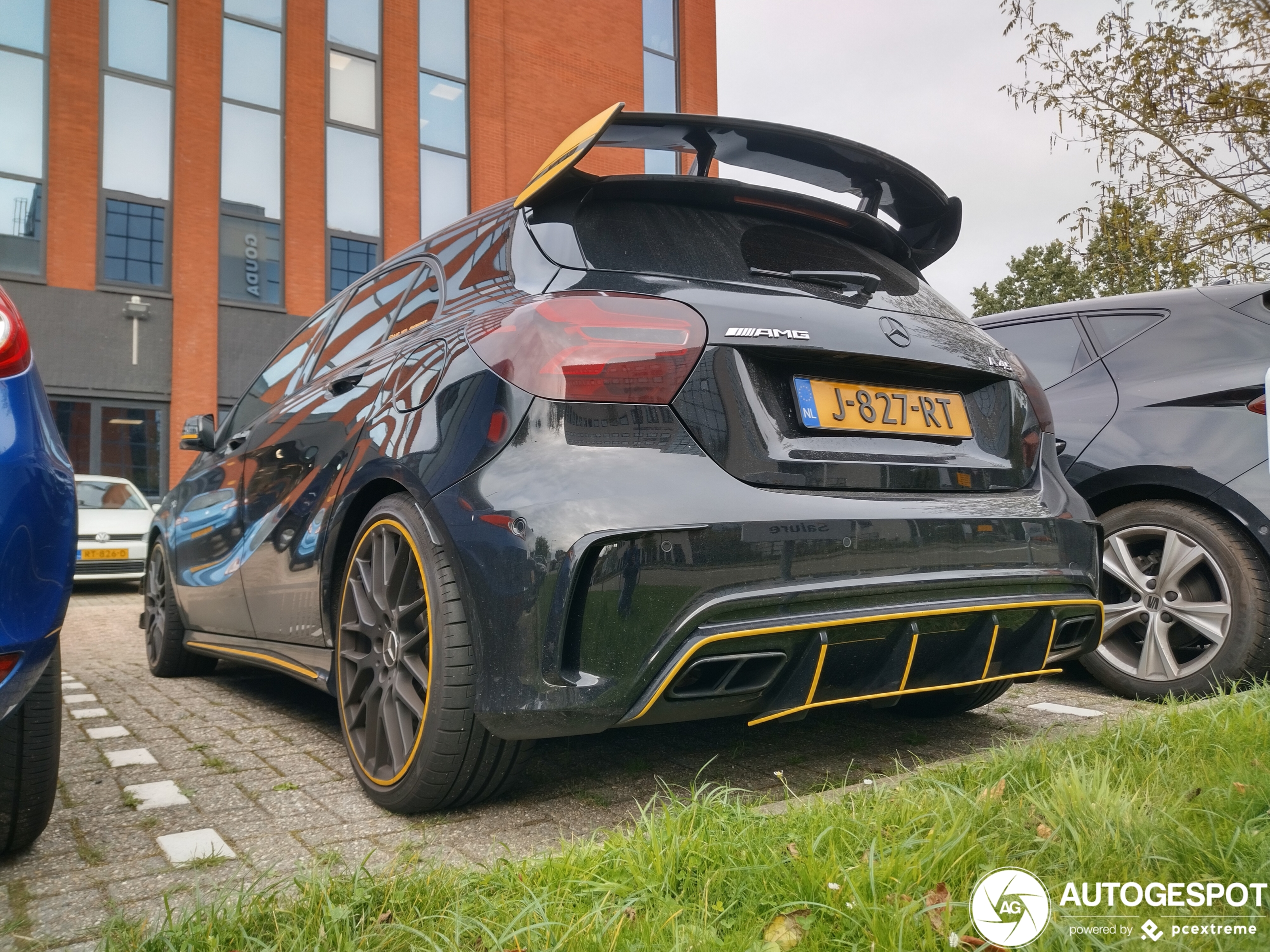 Mercedes-AMG A 45 W176 Yellow Night Edition