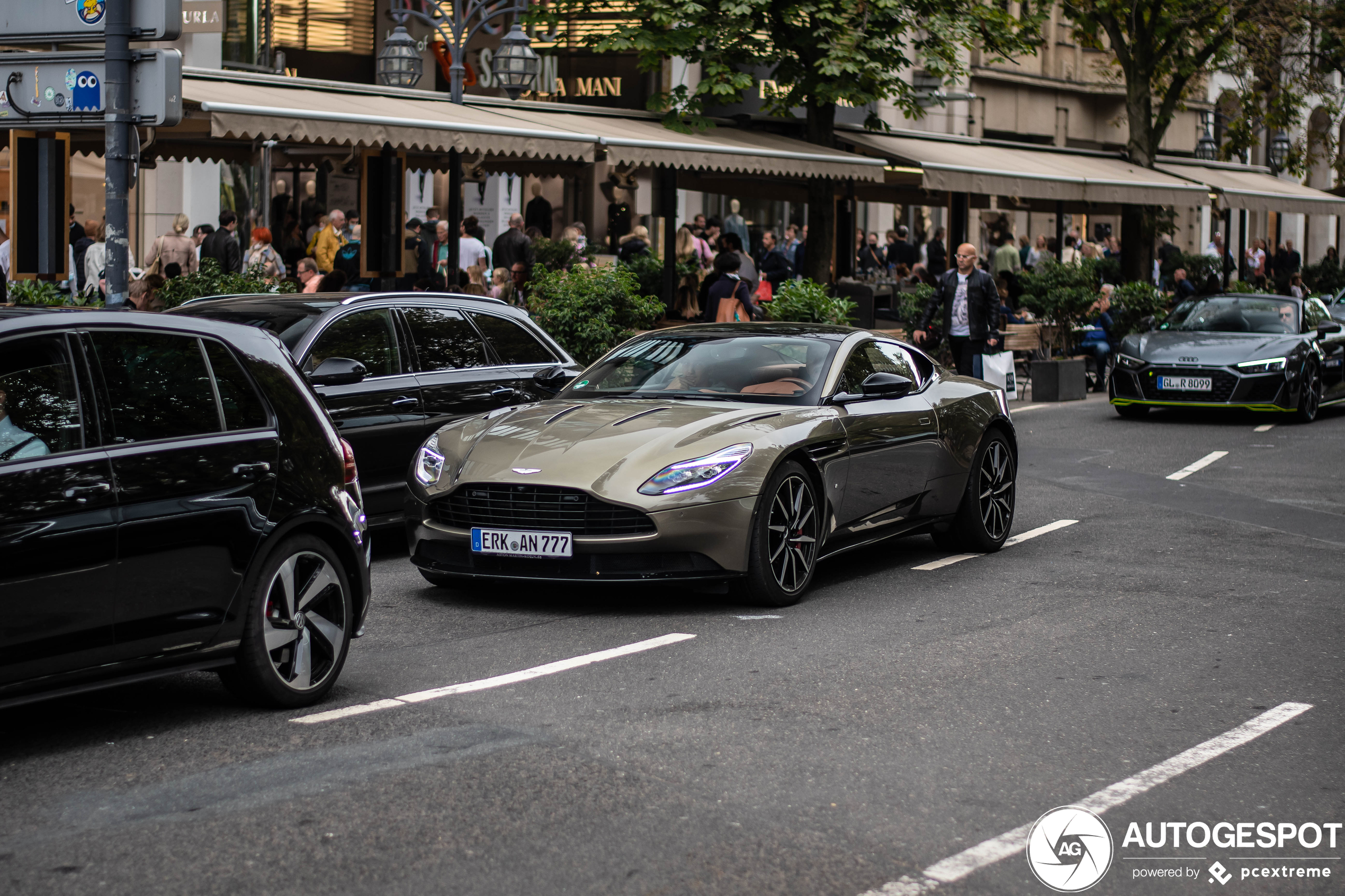 Aston Martin DB11