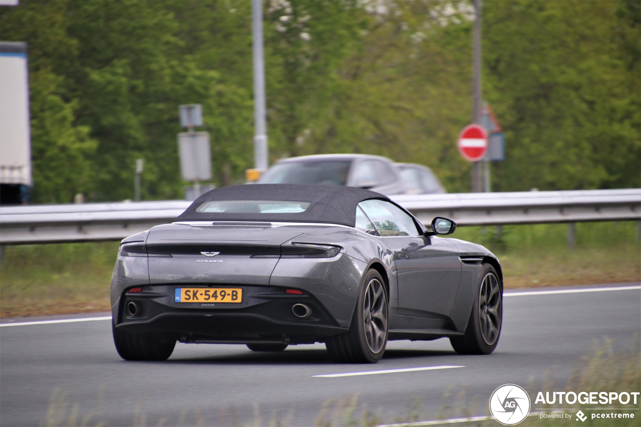 Aston Martin DB11 V8 Volante