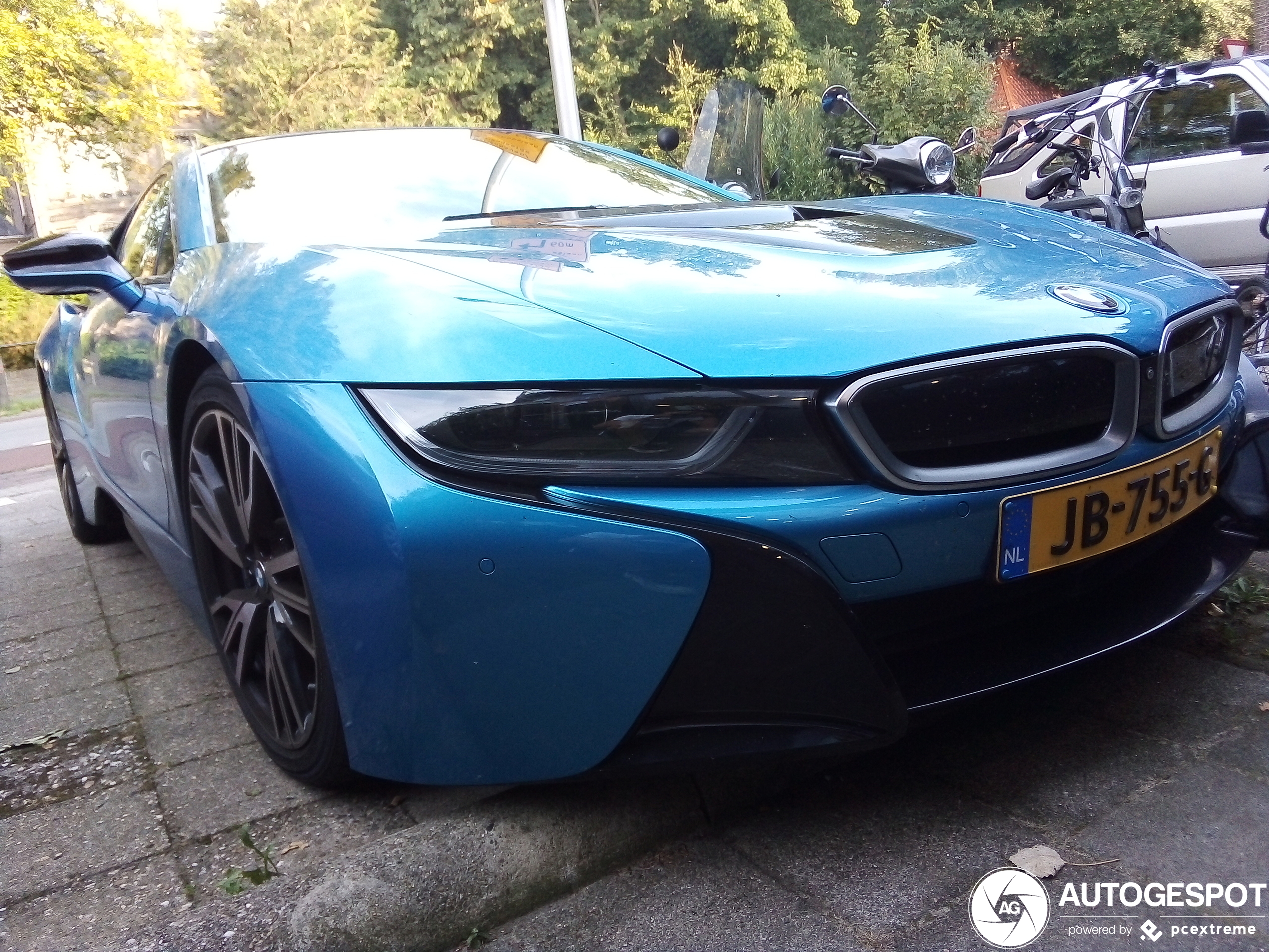 BMW i8