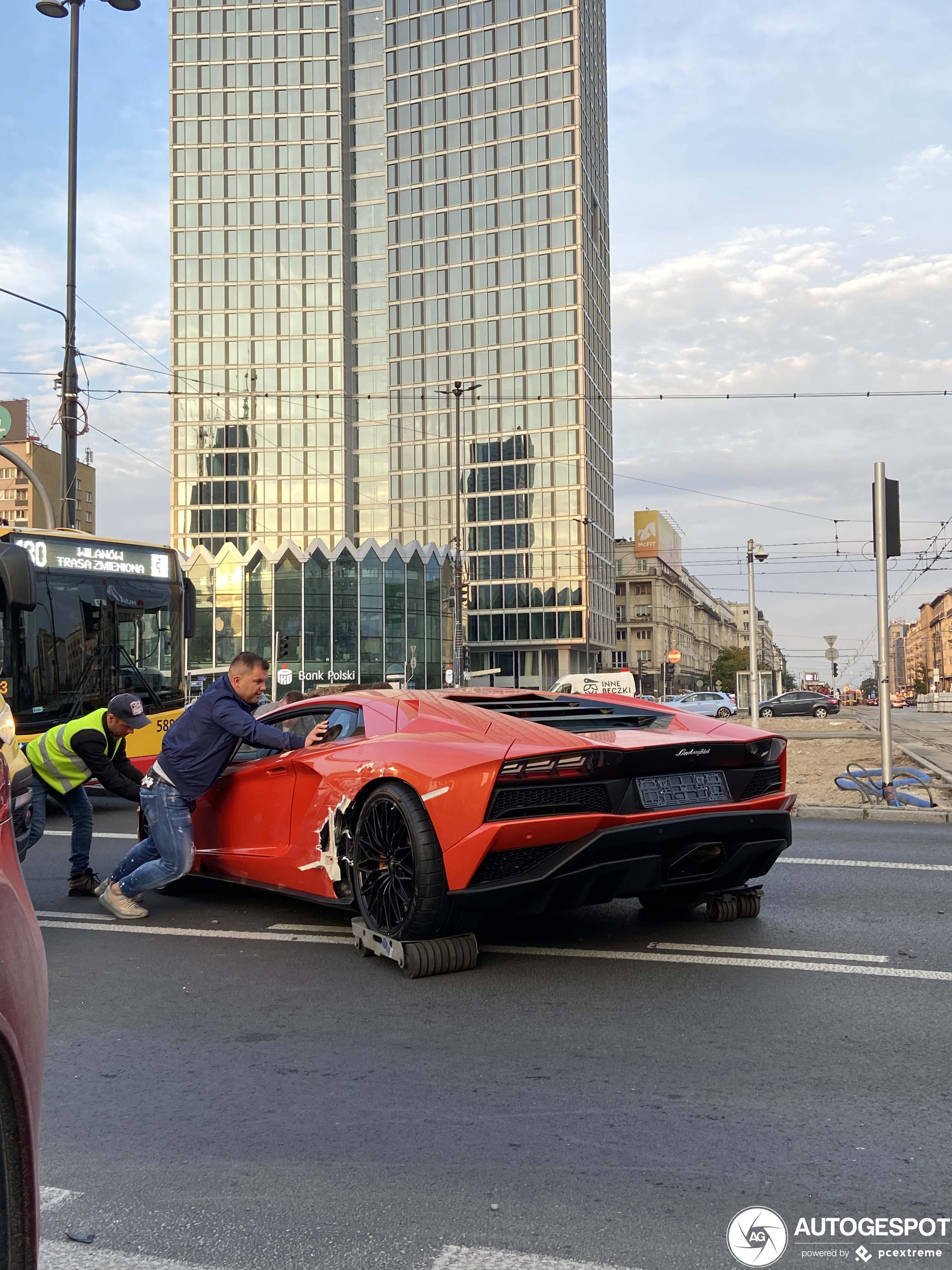 Lamborghini Aventador S heeft een rollator nodig