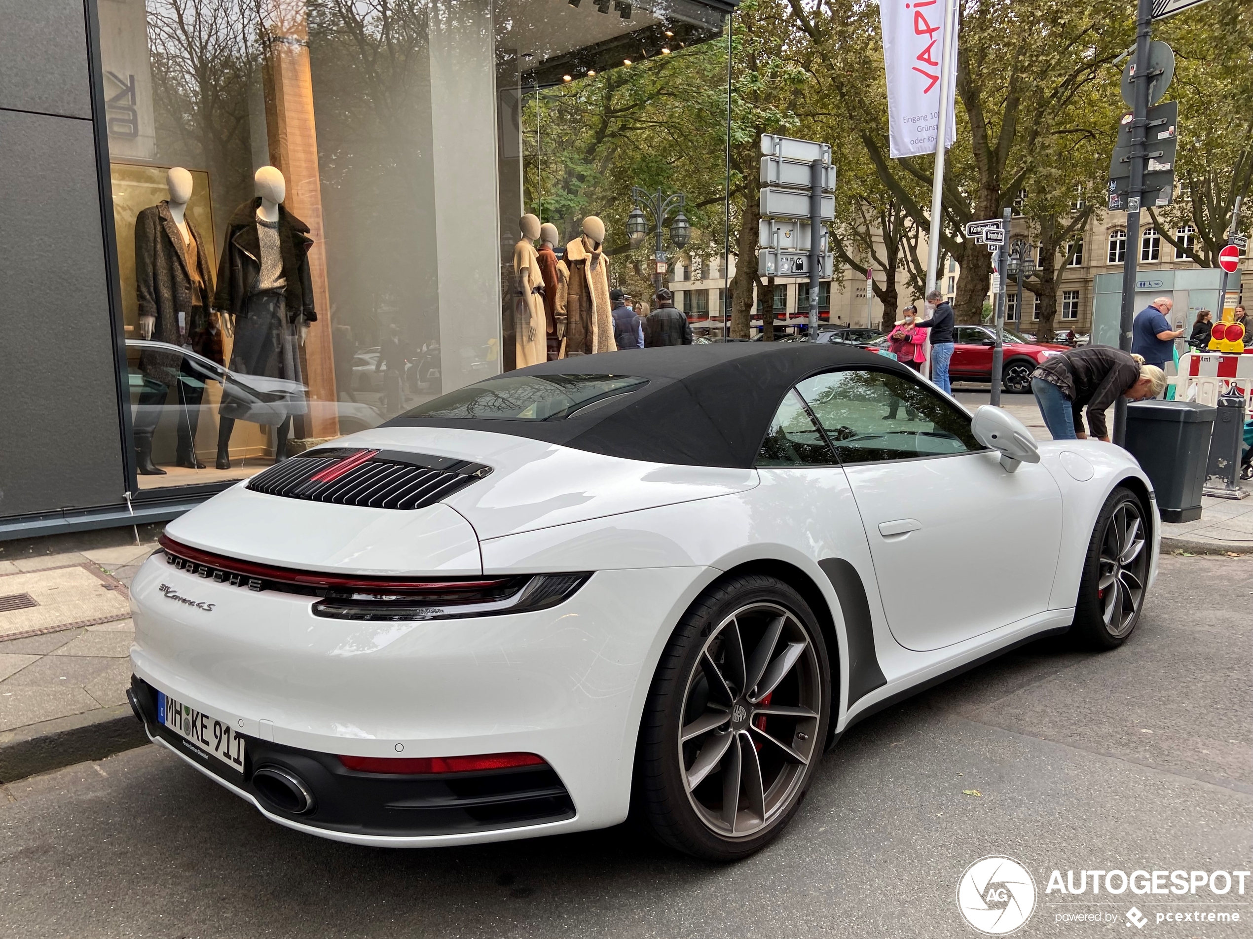 Porsche 992 Carrera 4S Cabriolet