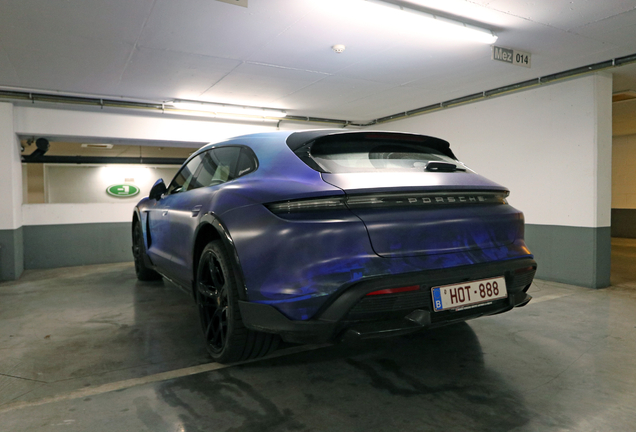 Porsche Taycan Turbo S Cross Turismo