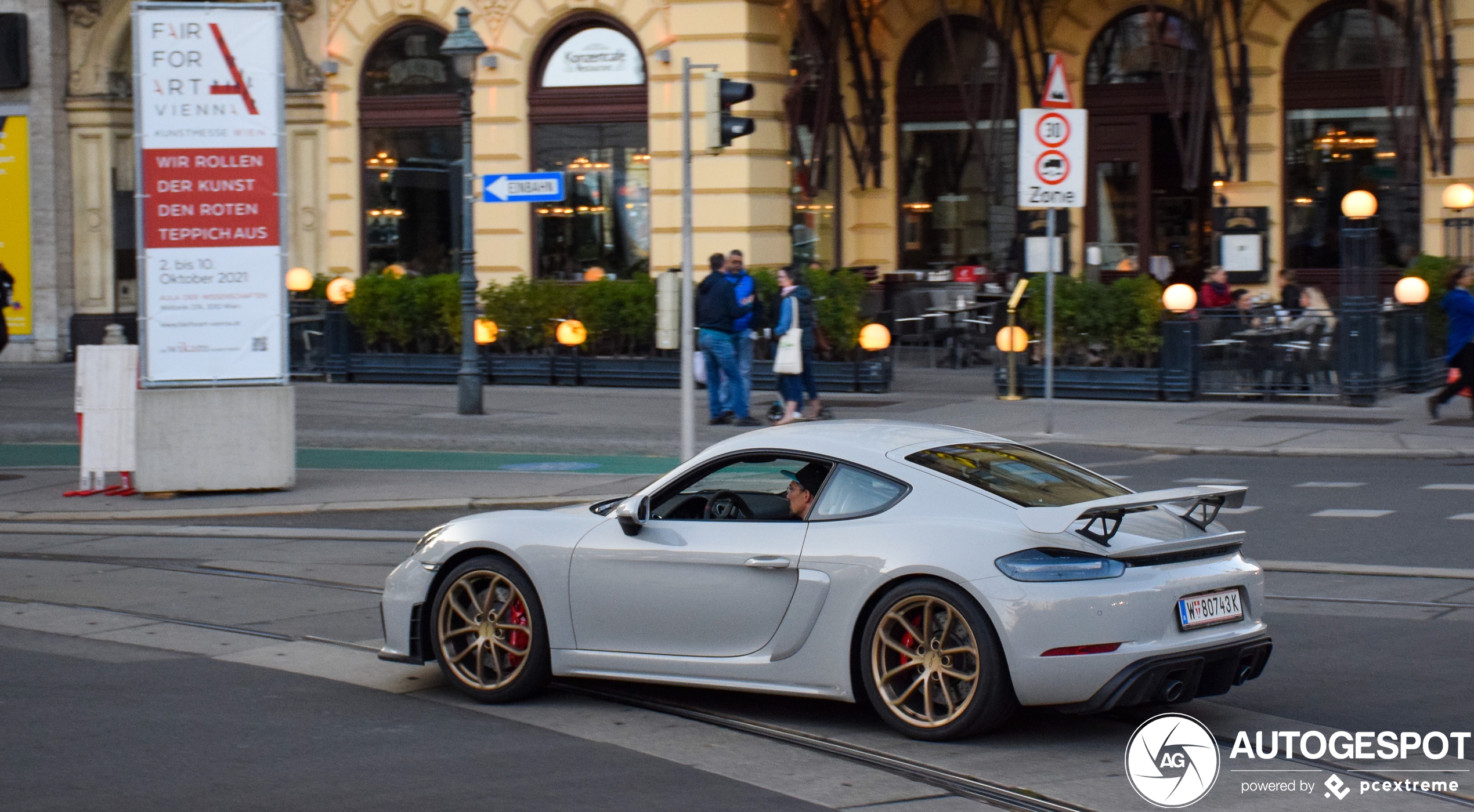 Porsche 718 Cayman GT4