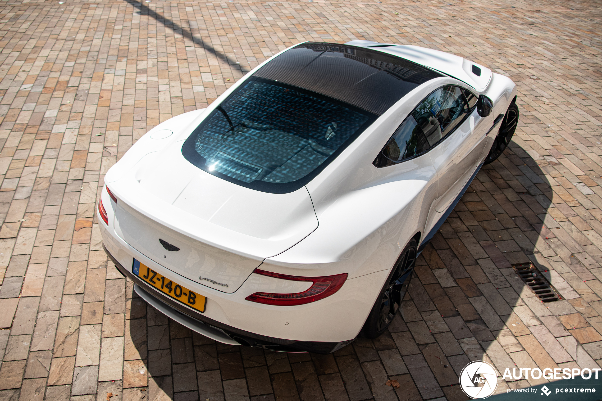 Aston Martin Vanquish 2015 Carbon White Edition