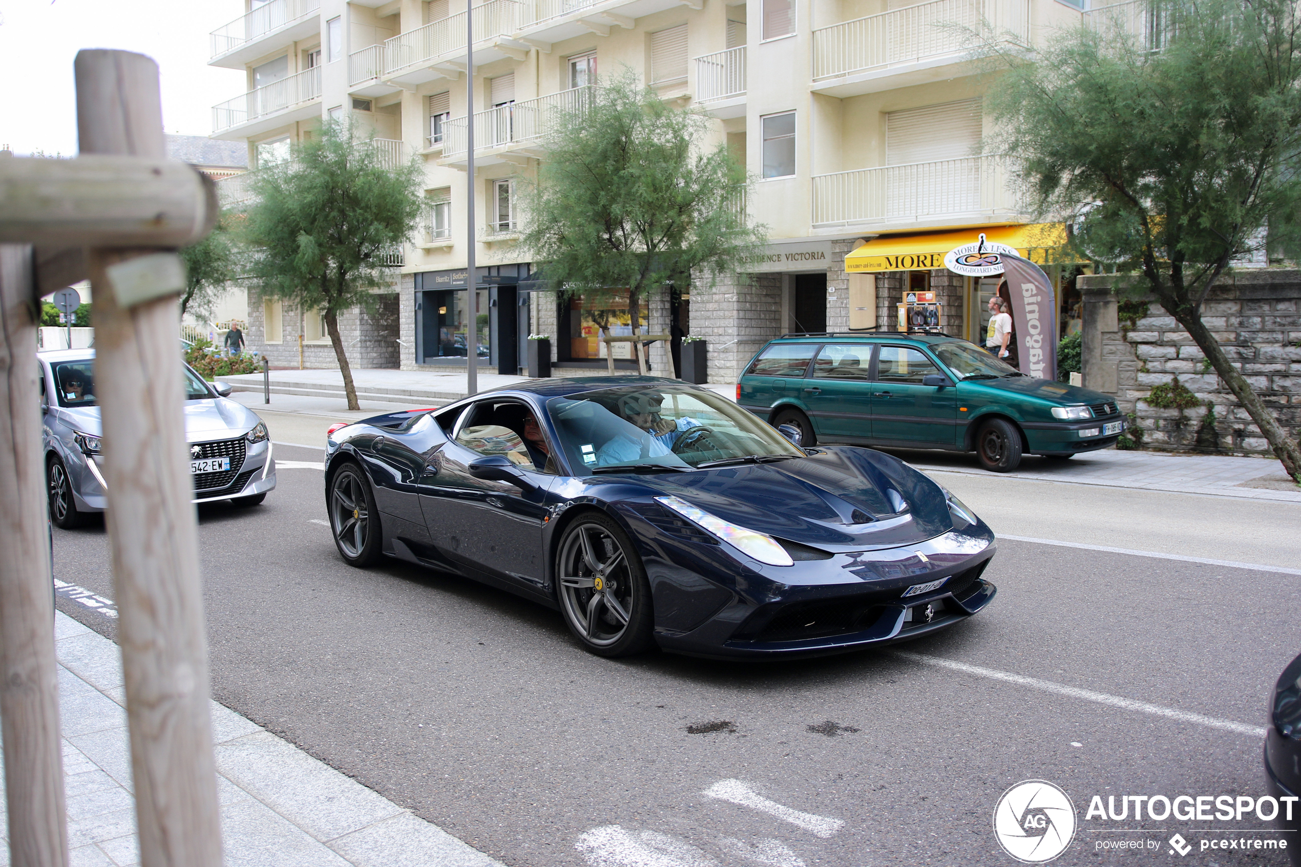 Onopvallend door het leven met een Ferrari 458 Speciale