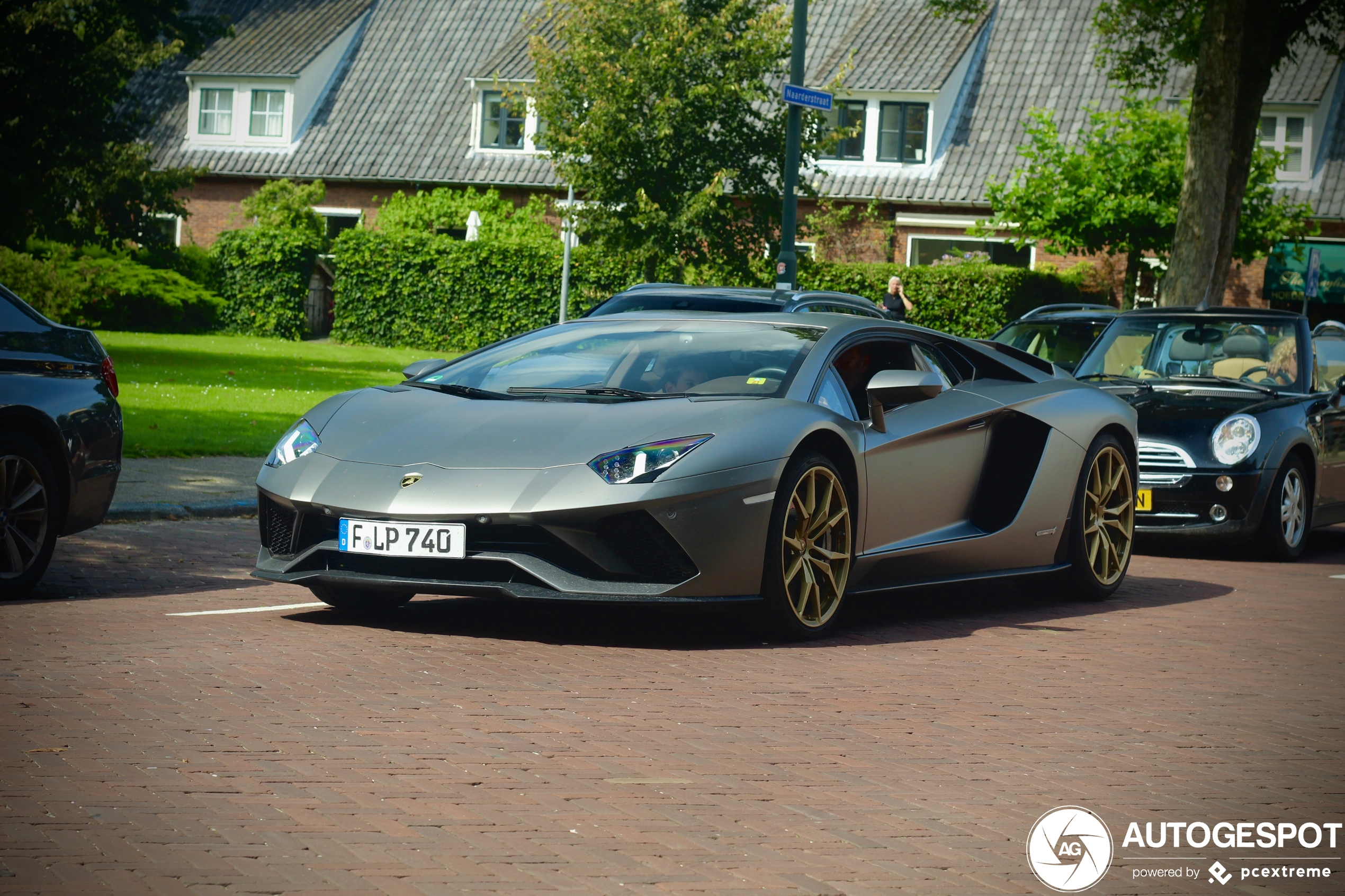 Lamborghini Aventador S LP740-4