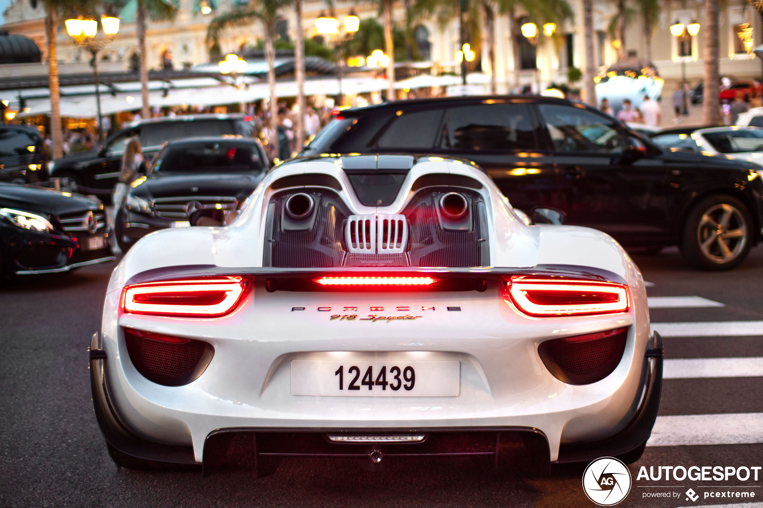 Porsche 918 Spyder Weissach Package