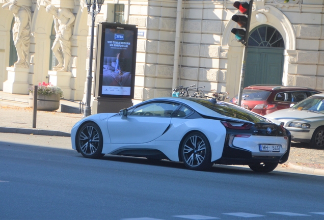 BMW i8