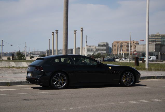 Ferrari GTC4Lusso T