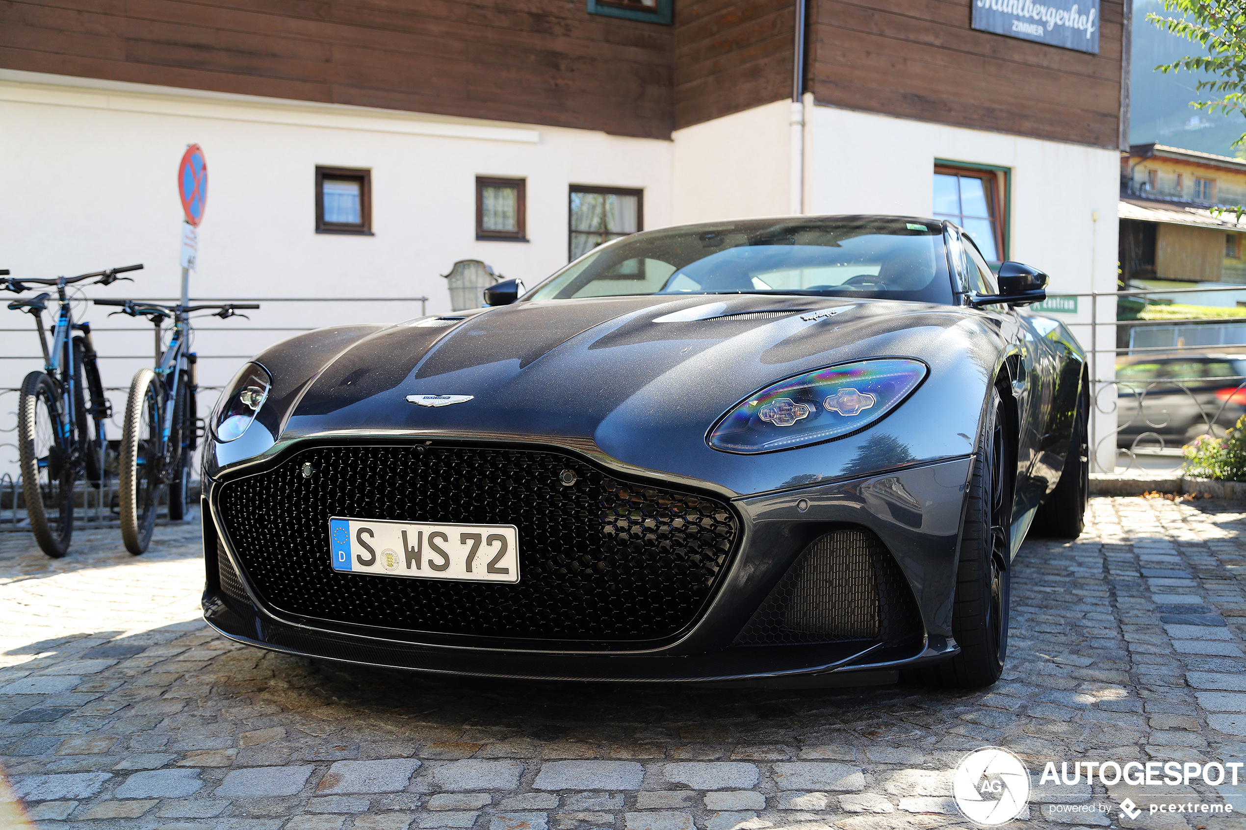 Aston Martin DBS Superleggera