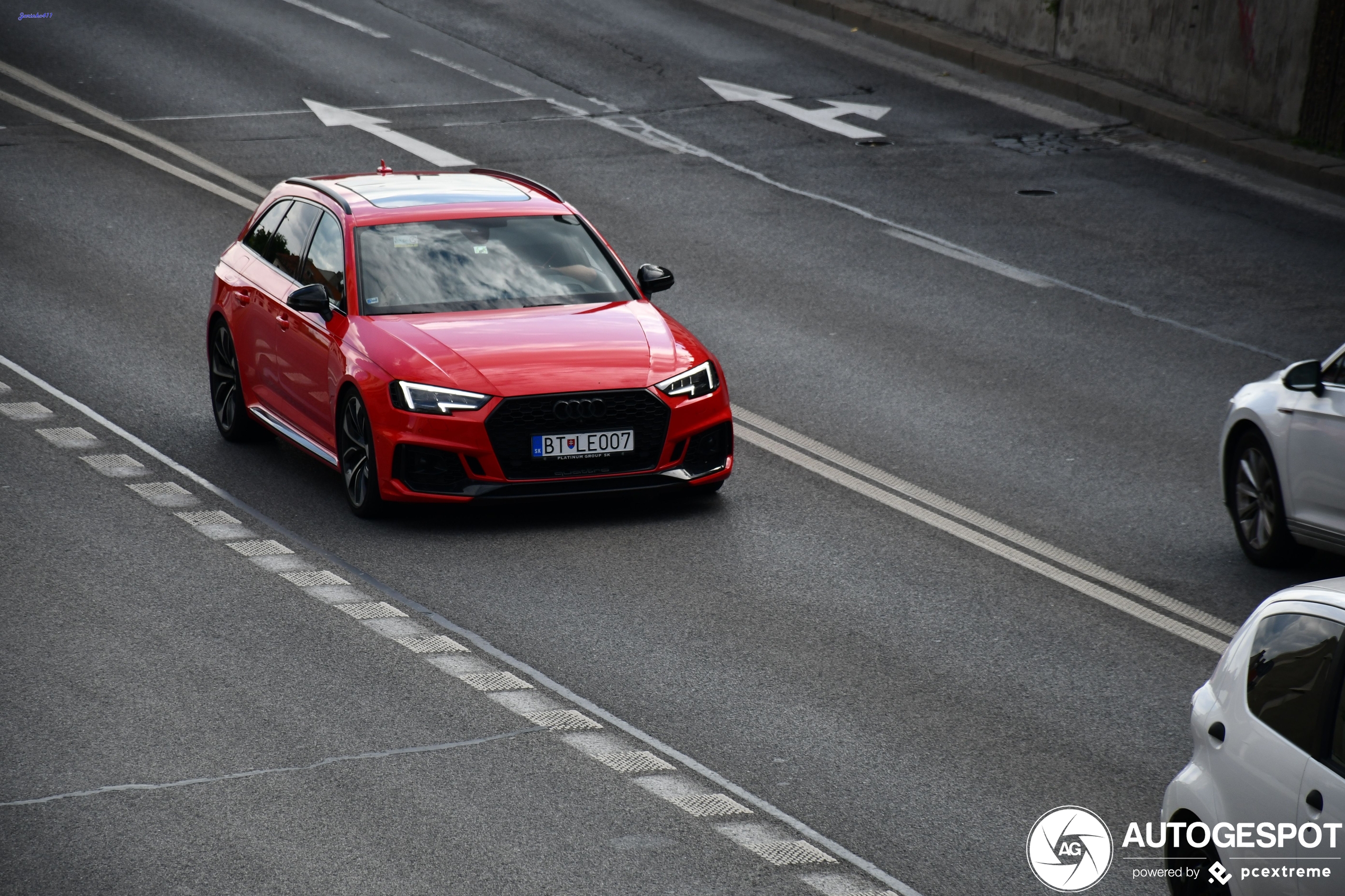 Audi RS4 Avant B9