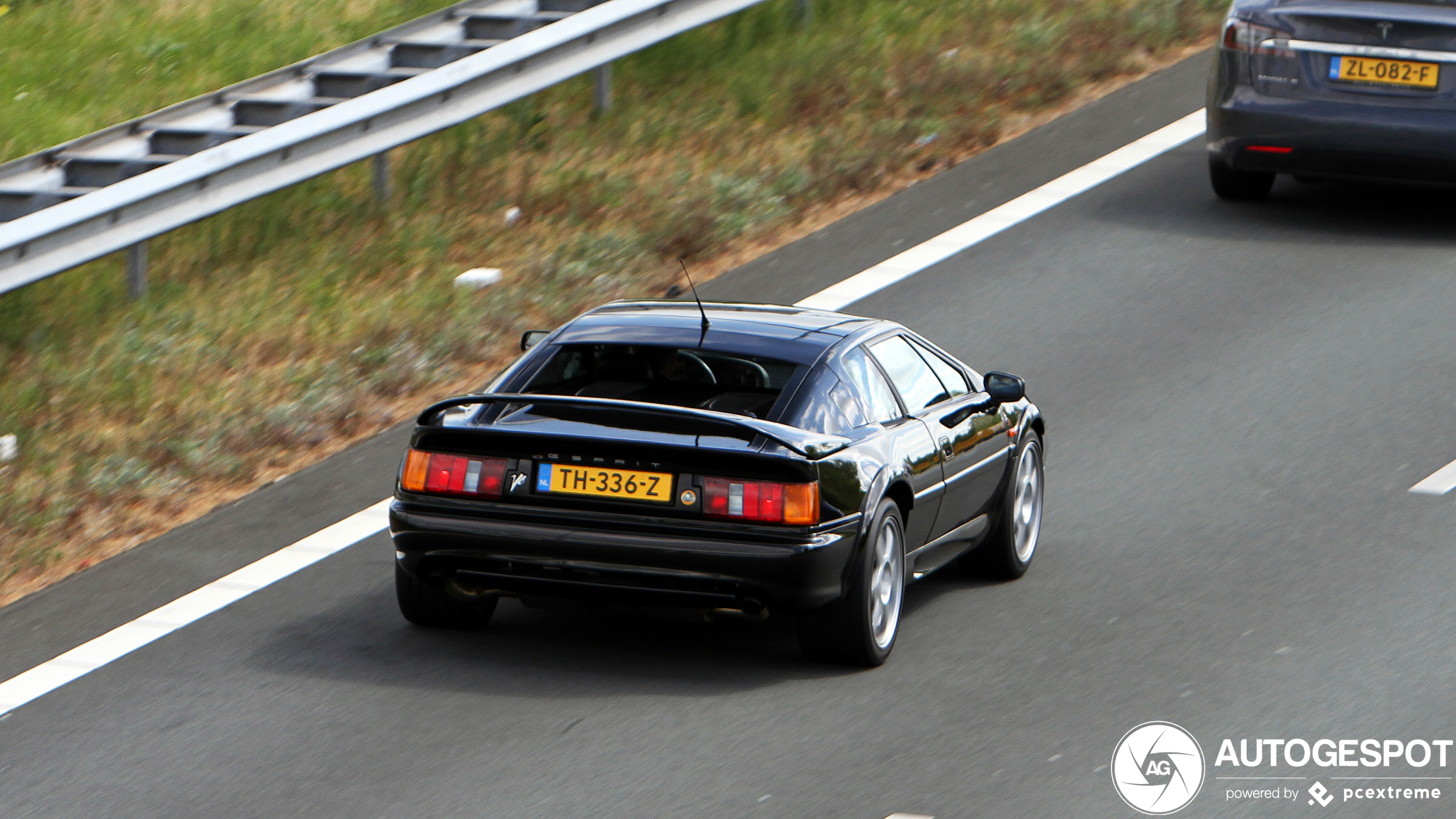 Lotus Esprit V8