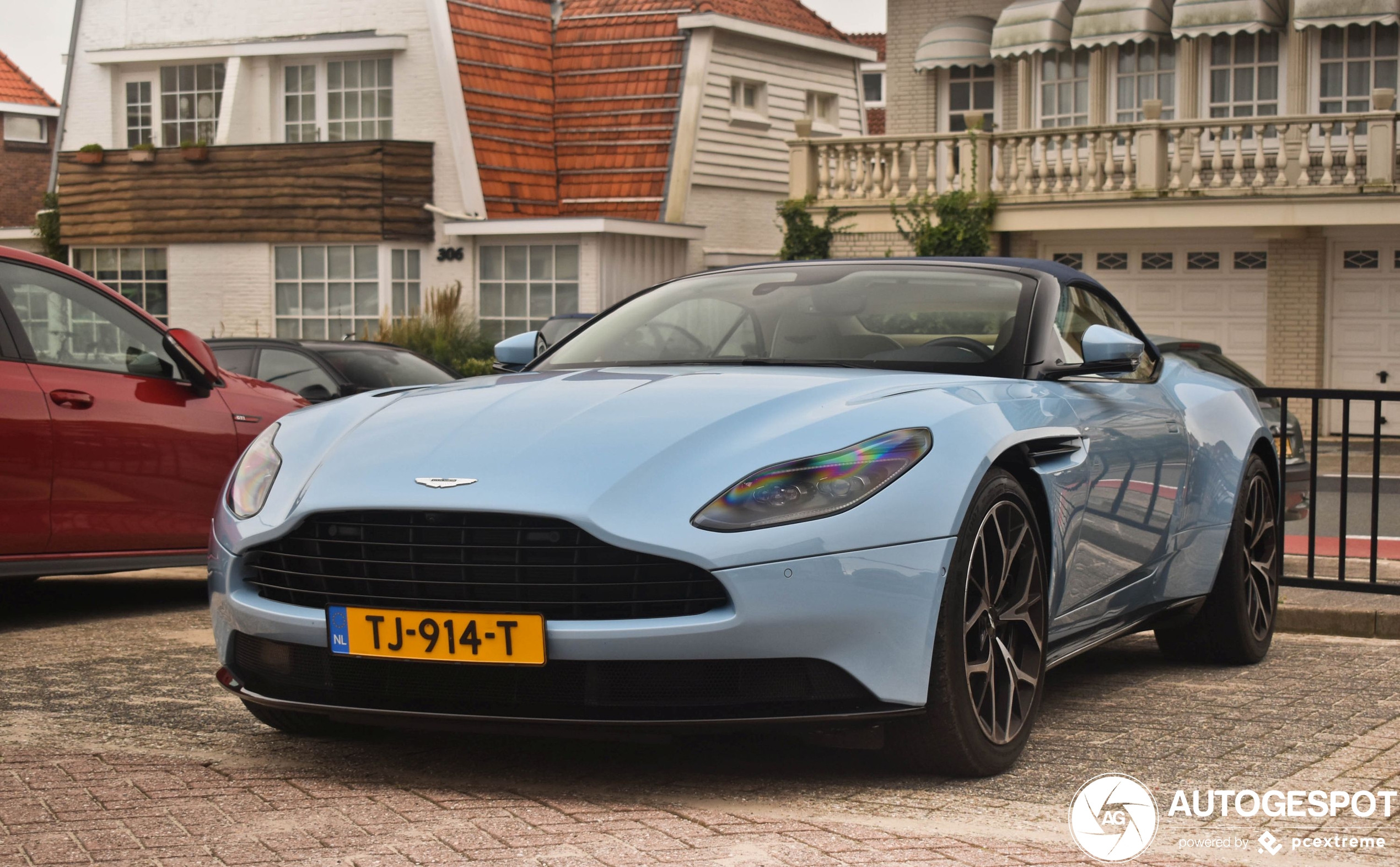 Aston Martin DB11 V8 Volante