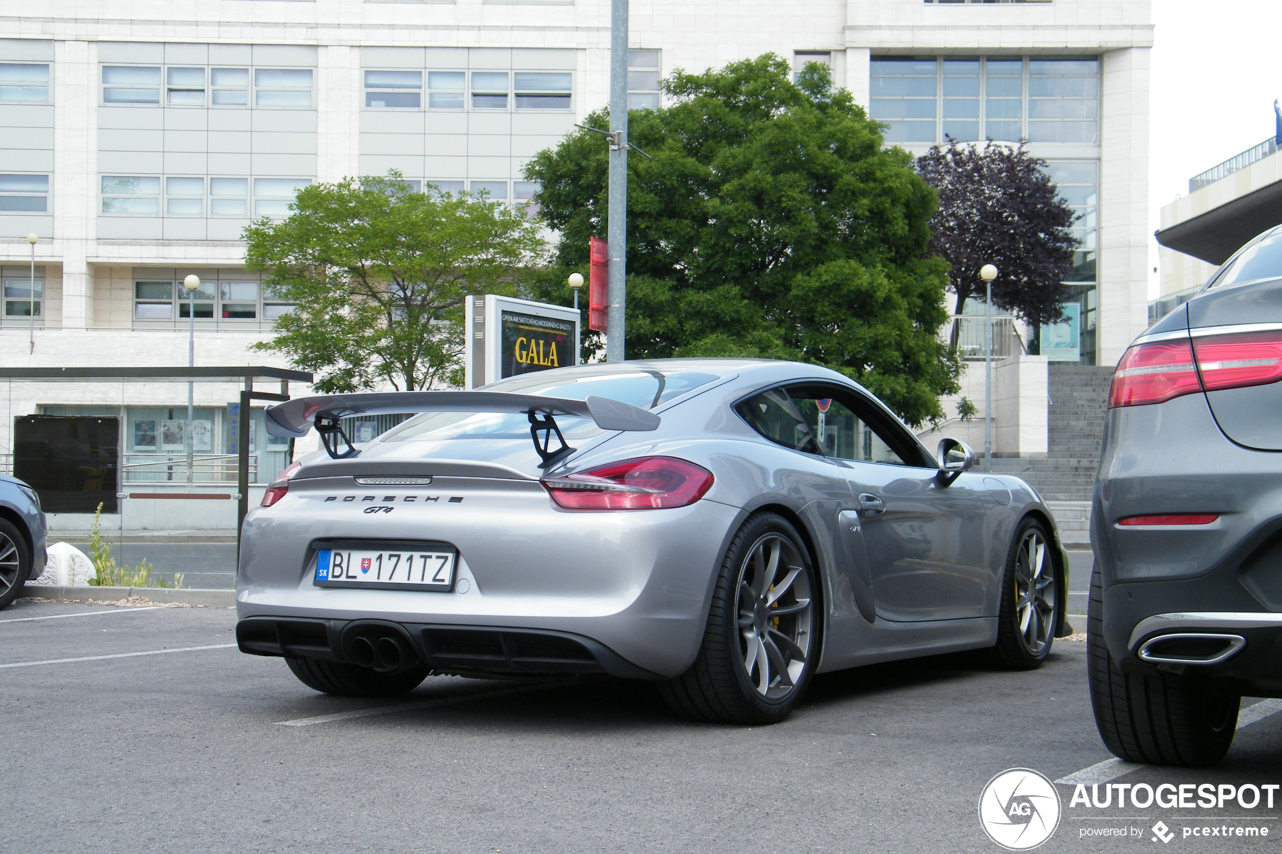 Porsche 718 Cayman GT4