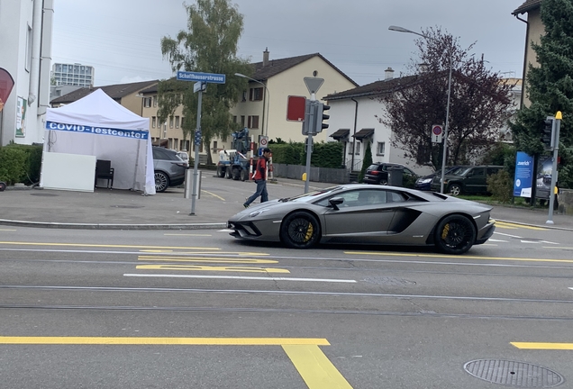 Lamborghini Aventador S LP740-4