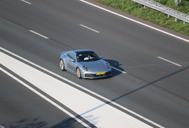 Porsche 992 Carrera 4S